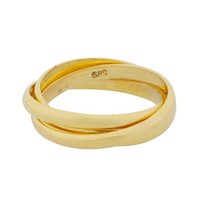Lot 369 - A triple band ring