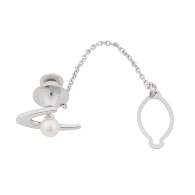 Lot 422 - Mikimoto Ι A cultured pearl tie pin