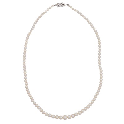 Lot 94 - A single strand pearl necklace