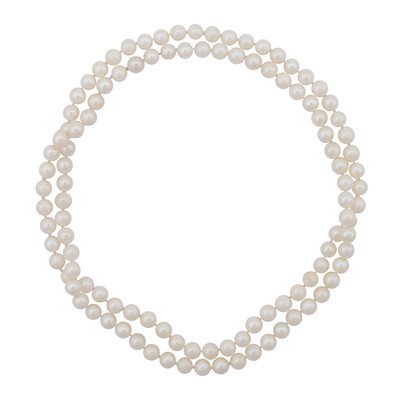 Lot 411 - A single strand pearl necklace