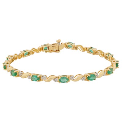 Lot 460 - An emerald and diamond bracelet