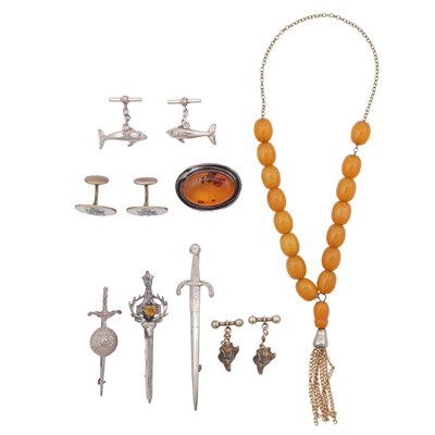 Lot 209 - A collection of jewellery