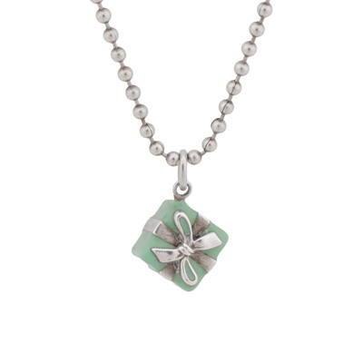Lot 111 - Tiffany & Co. Ι A gift pendant necklace