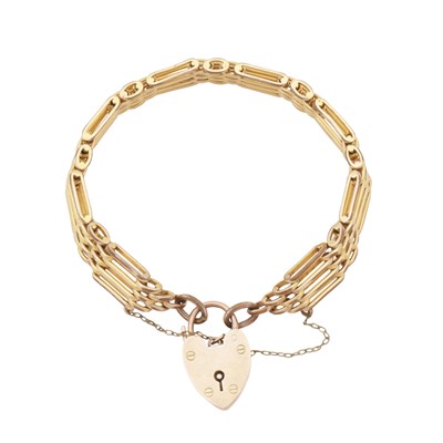Lot 283 - A gate bracelet