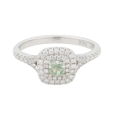 Lot 110 - A green and white diamond cluster ring