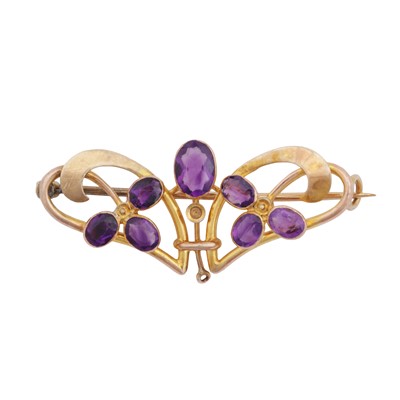 Lot 246 - An amethyst brooch