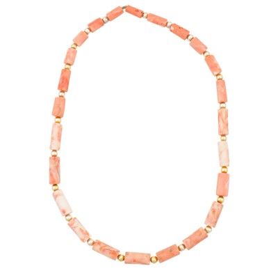 Lot 216 - A single strand coral necklace