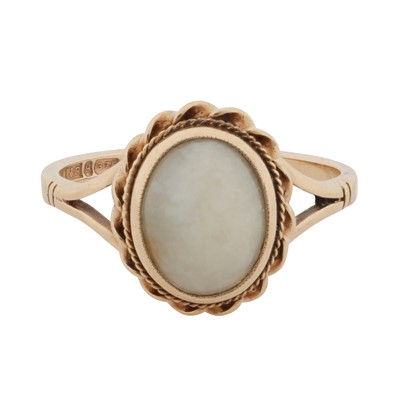 Lot 162 - A white jadeite single stone ring