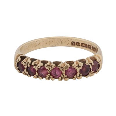 Lot 42 - A ruby seven stone ring