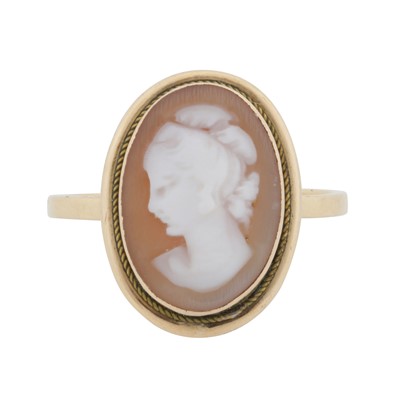 Lot 222 - A cameo ring