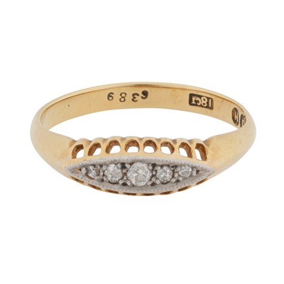 Lot 163 - A diamond five stone ring