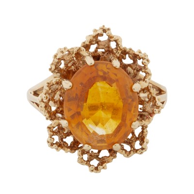 Lot 224 - A citrine single stone ring