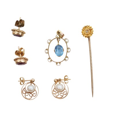 Lot 261 - A group of jewellery