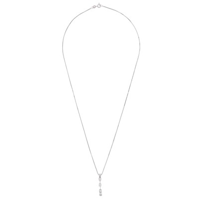 Lot 83 - A diamond pendant necklace