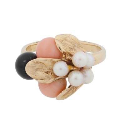 Lot 263 - A coral, pearl, and onyx flower ring