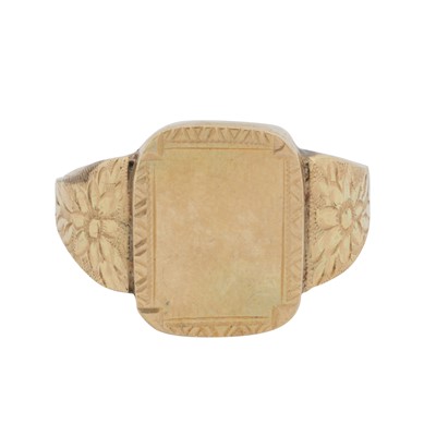 Lot 332 - A signet ring