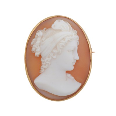Lot 221 - A cameo brooch