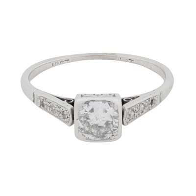 Lot 84 - A diamond ring
