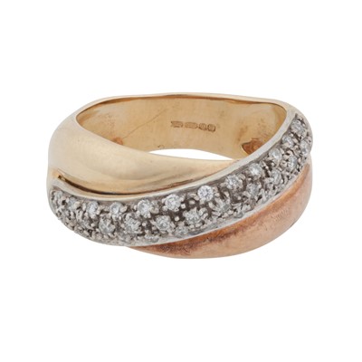 Lot 427 - A diamond cross over ring