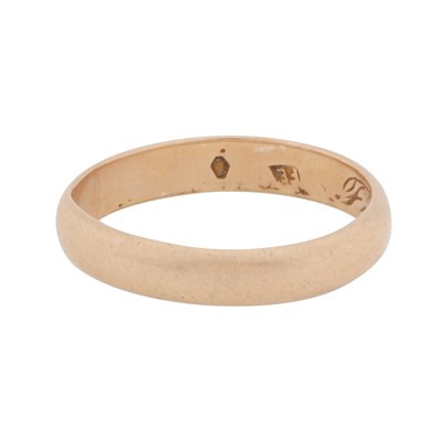 Lot 348 - A band ring