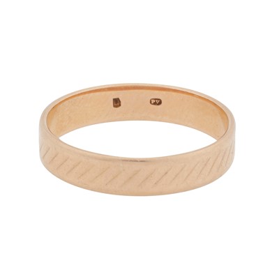 Lot 349 - A band ring