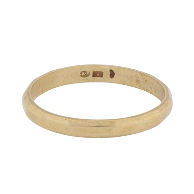 Lot 350 - A band ring