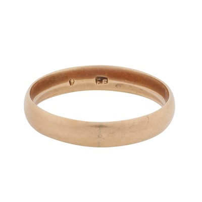 Lot 351 - A band ring