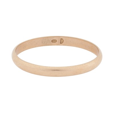 Lot 353 - A band ring