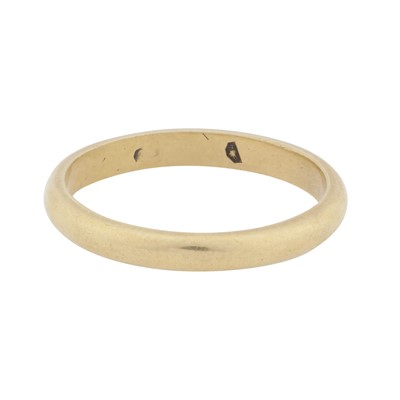 Lot 356 - A band ring