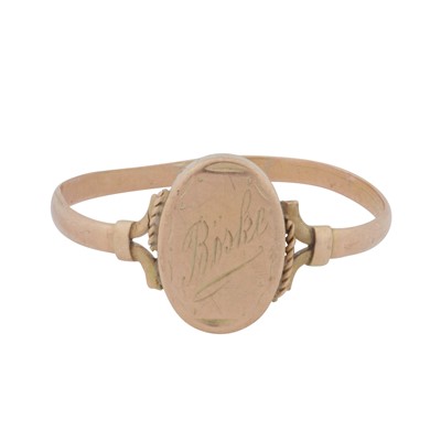 Lot 360 - An engraved ring