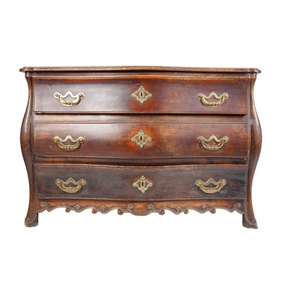 Lot 64 - A Continental bombe chest