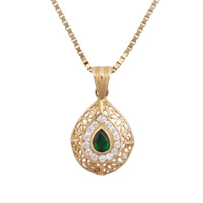 Lot 202 - A paste pendant necklace