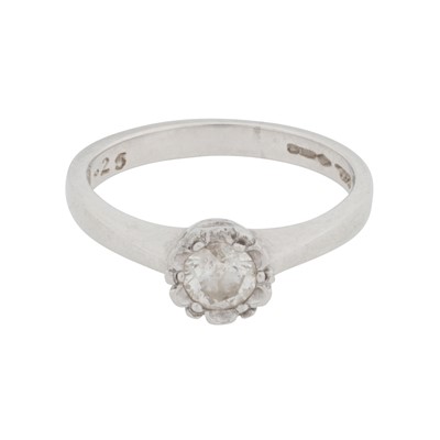 Lot 85 - A diamond single stone flower ring