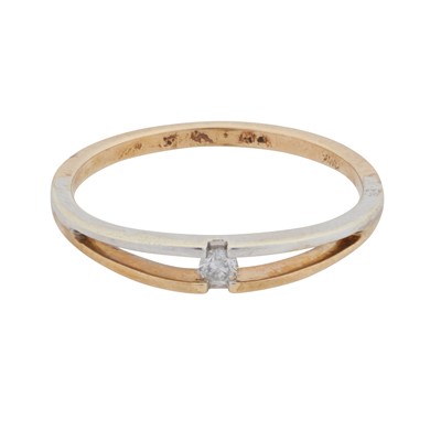 Lot 428 - A diamond single stone ring