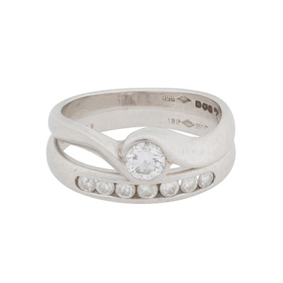 Lot 86 - A diamond bridal ring set
