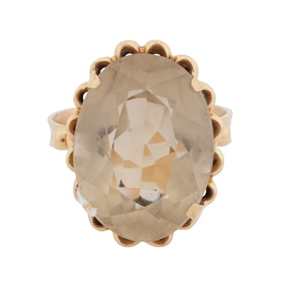 Lot 218 - A smoky quartz single-stone ring
