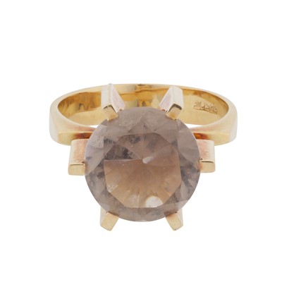 Lot 219 - A smoky quartz single-stone ring