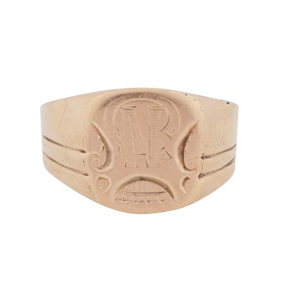 Lot 319 - A signet ring