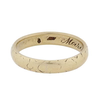 Lot 320 - A band ring