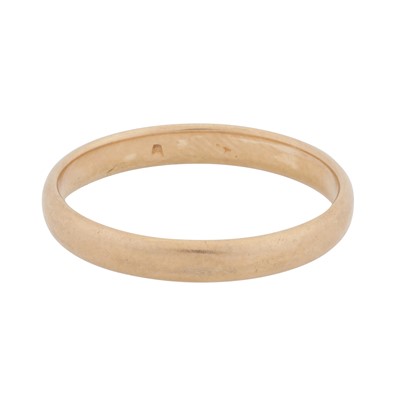 Lot 66 - A band ring