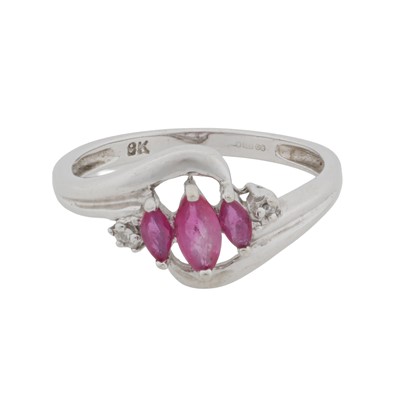 Lot 45 - A three-stone ruby ring
