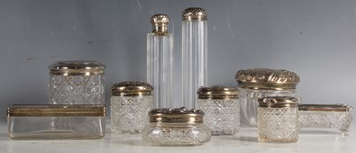 Lot 24 - A collection of 10 Victorian and later glass...