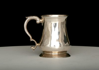 Lot 150 - Antique George II Sterling Silver half pint...