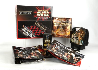 Lot 431 - A selection of Star Wars related games,...