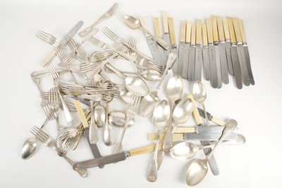 Lot 550 - A quantity of silver plated flatware, knives,...