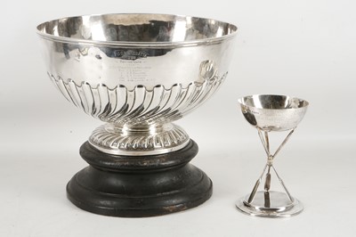 Lot 557 - A late Victorian hallmarked silver rose bowl,...