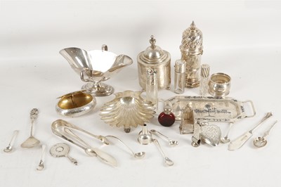 Lot 536 - A good miscellaneous selection of small items...