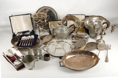 Lot 540 - A selection of mixed items of Sheffield silver...