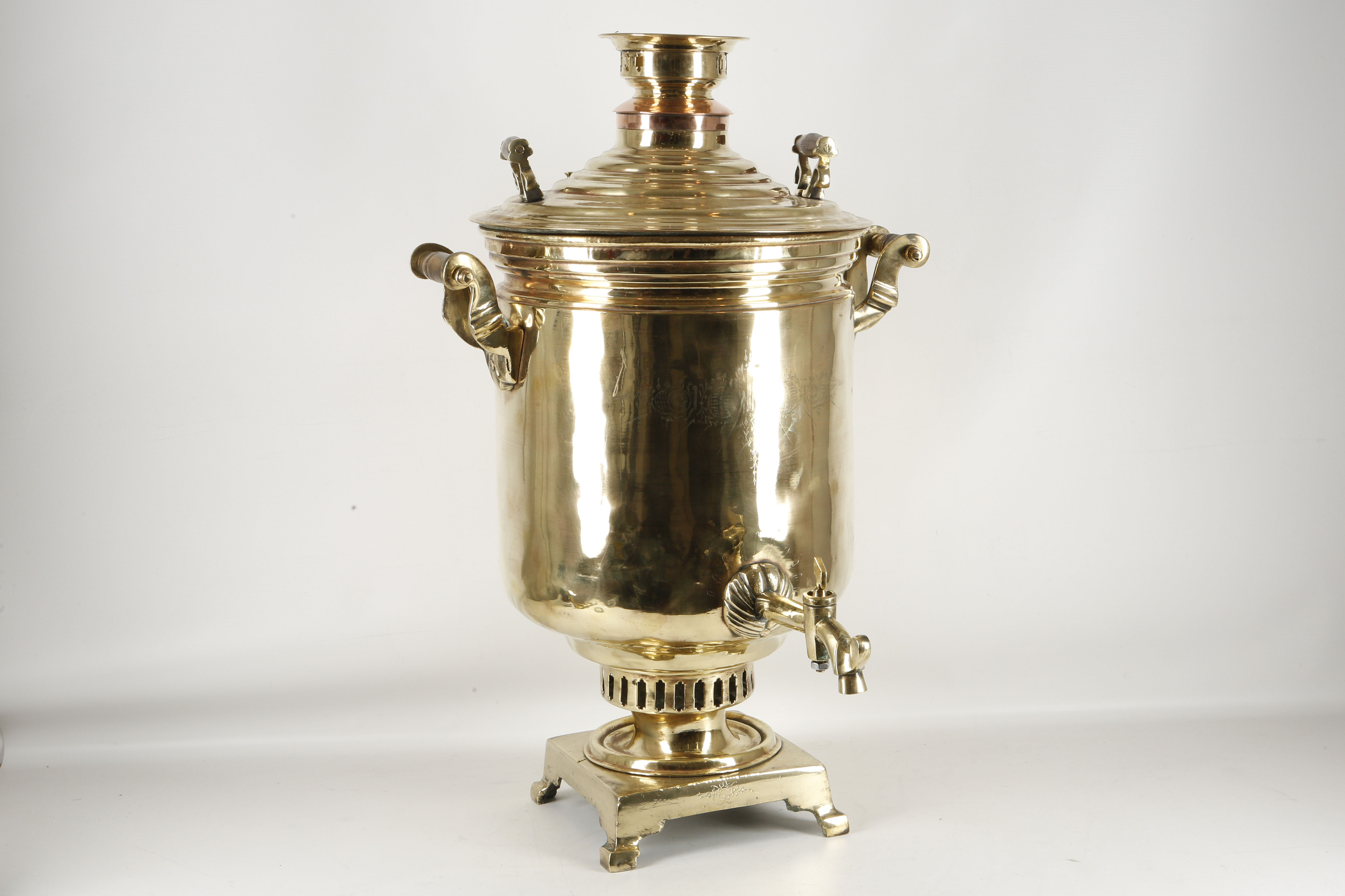 Lot 516 - A large 19th century Russian brass samovar,