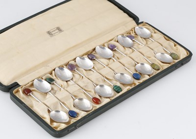 Lot 7 - Set of twelve Antique George V Sterling Silver...